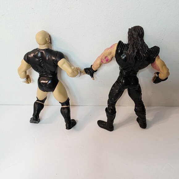2 Vtg WWE Wrestling Action Figures Stone Cold Steve Austin Undertaker Ripped - Picture 4 of 8